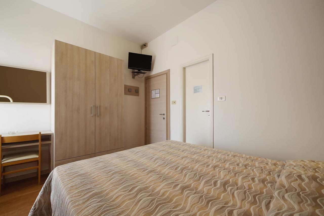 Hotel Susanna リミニ 部屋 写真